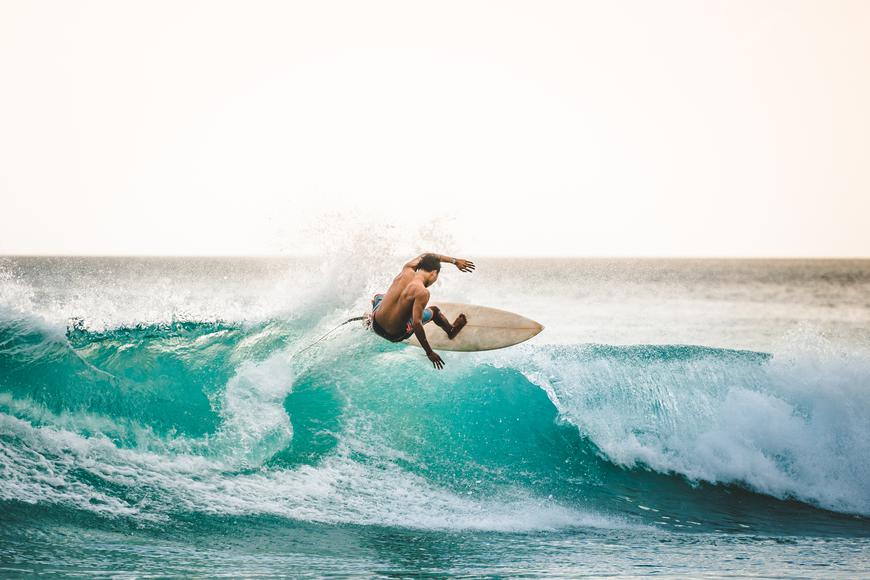 Tavola sulle onde - Tecnica e stile nel surf sport.